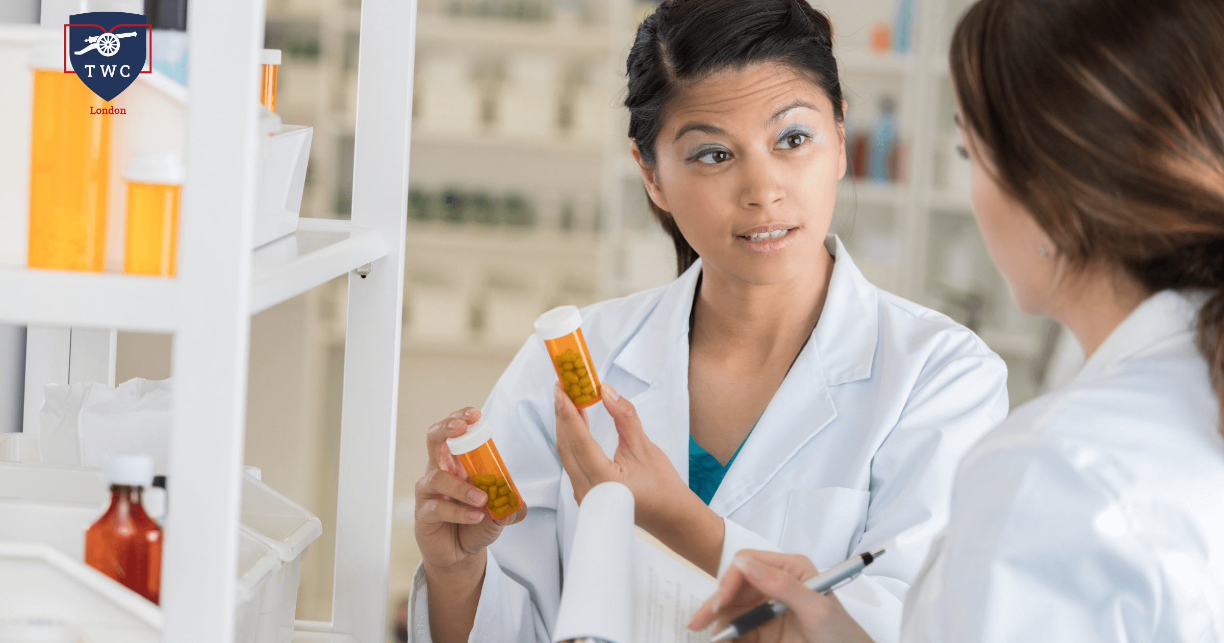 pharmacy-technician-discussing-meds